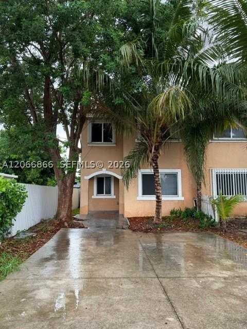 10230 Sw 173rd St - Photo 2 of 29
