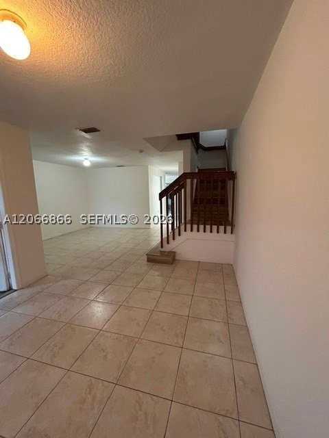 10230 Sw 173rd St - Photo 3 of 29