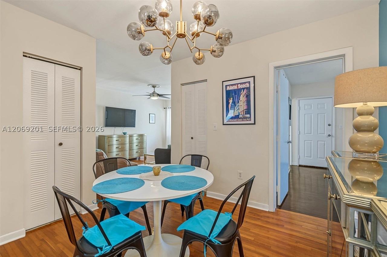 915 8th St #102 - Photo 5 of 25
