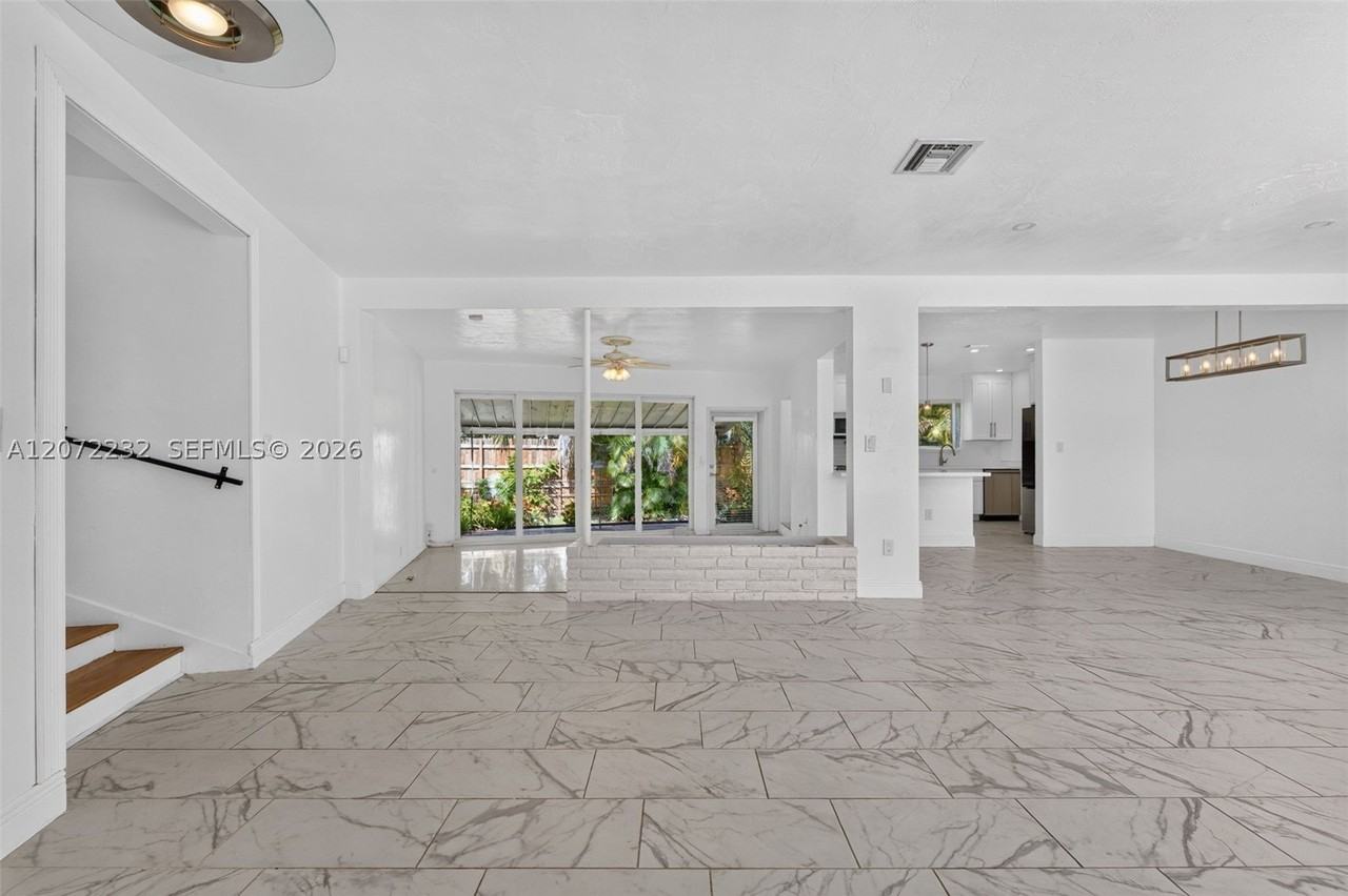 12140 Ne Miami Ct - Photo 4 of 27
