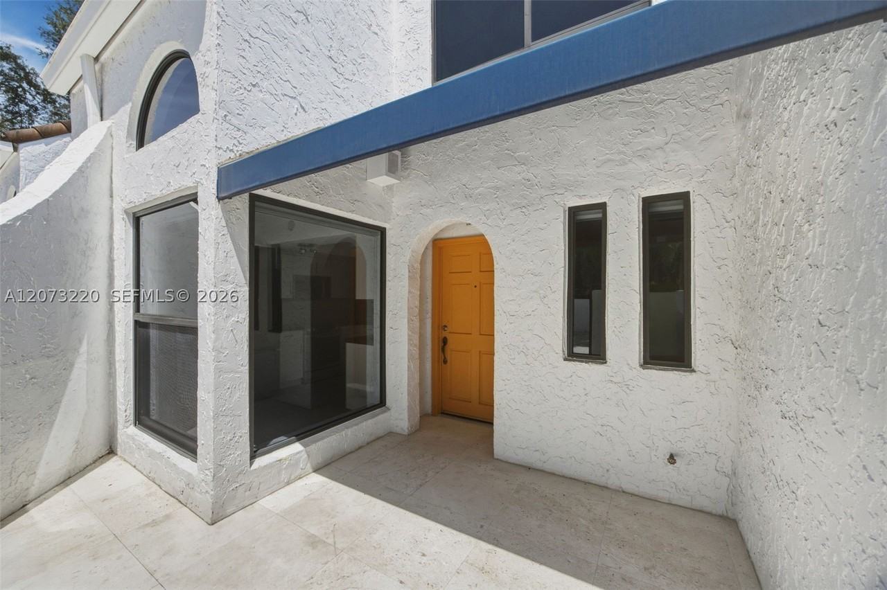 3233 Mary St #4 - Photo 3 of 25