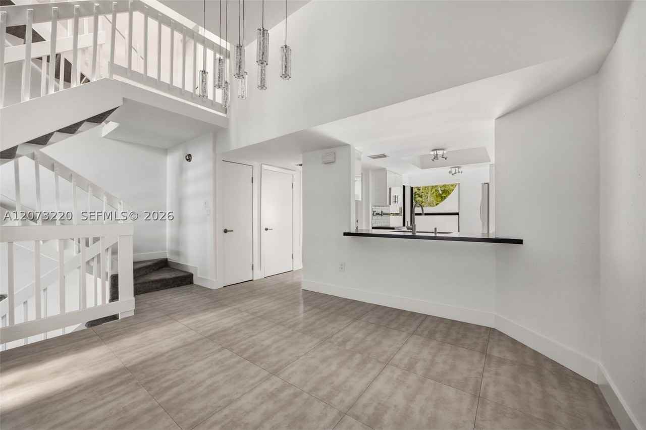 3233 Mary St #4 - Photo 5 of 25