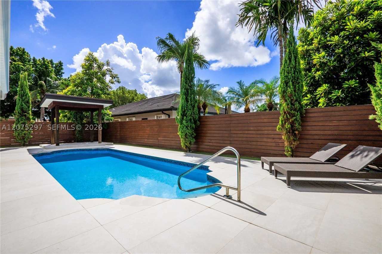 15932 Sw 101st Ter #15932 - Photo 4 of 50