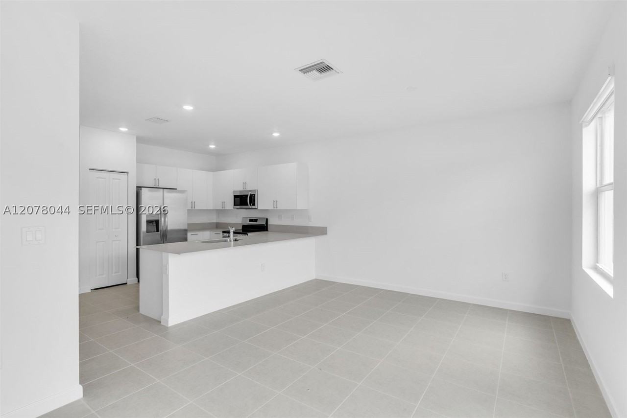 27634 Sw 156th Ct #0 - Photo 4 of 29