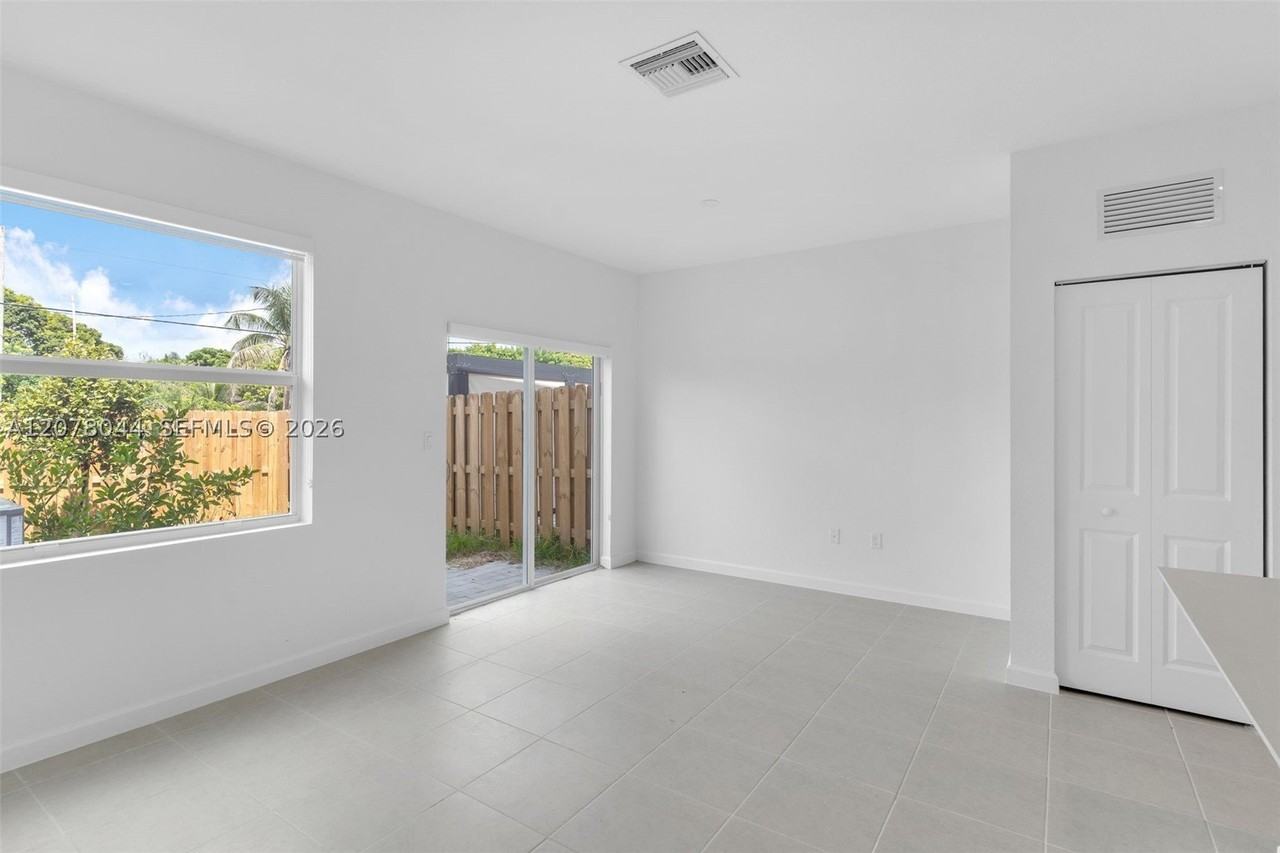 27634 Sw 156th Ct #0 - Photo 5 of 29