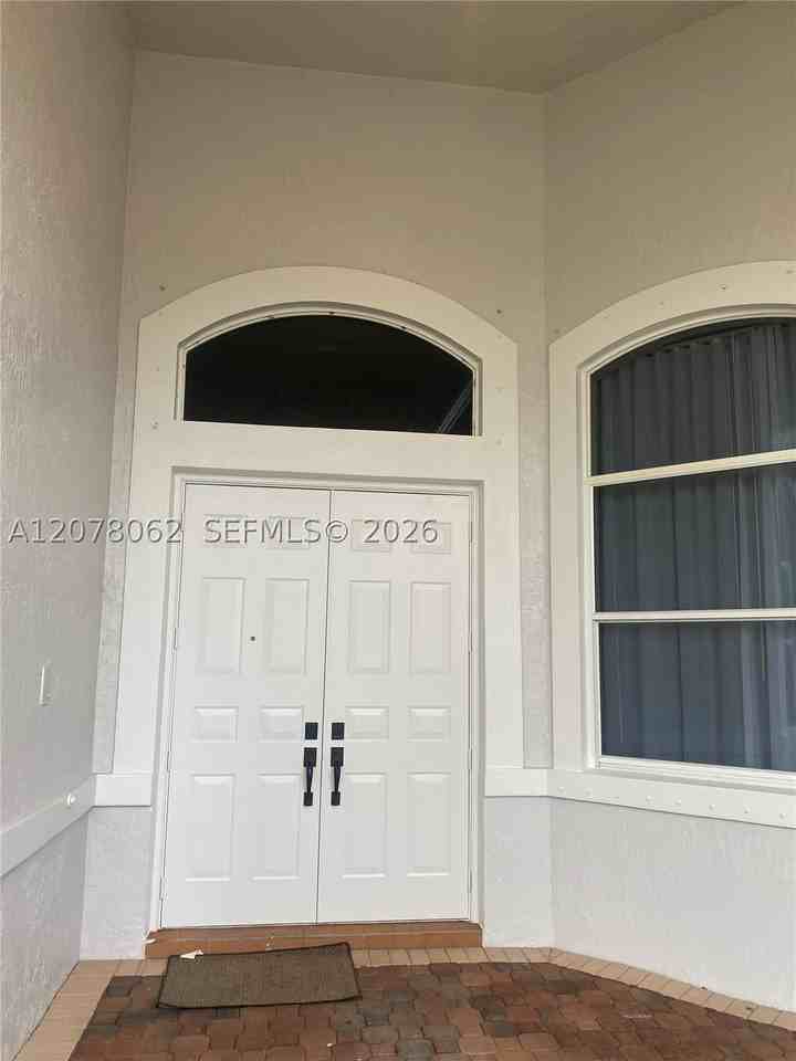 1360 Victoria Isle Dr - Photo 5 of 21
