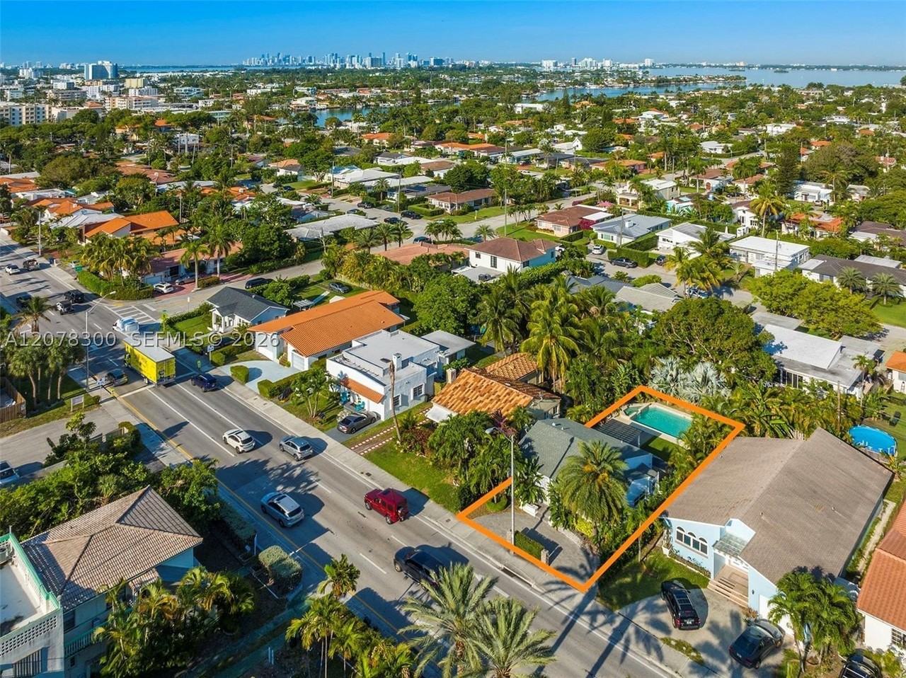 8934 Harding Ave - Photo 4 of 39