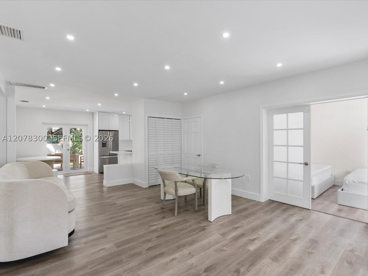 8934 Harding Ave - Photo 7 of 39