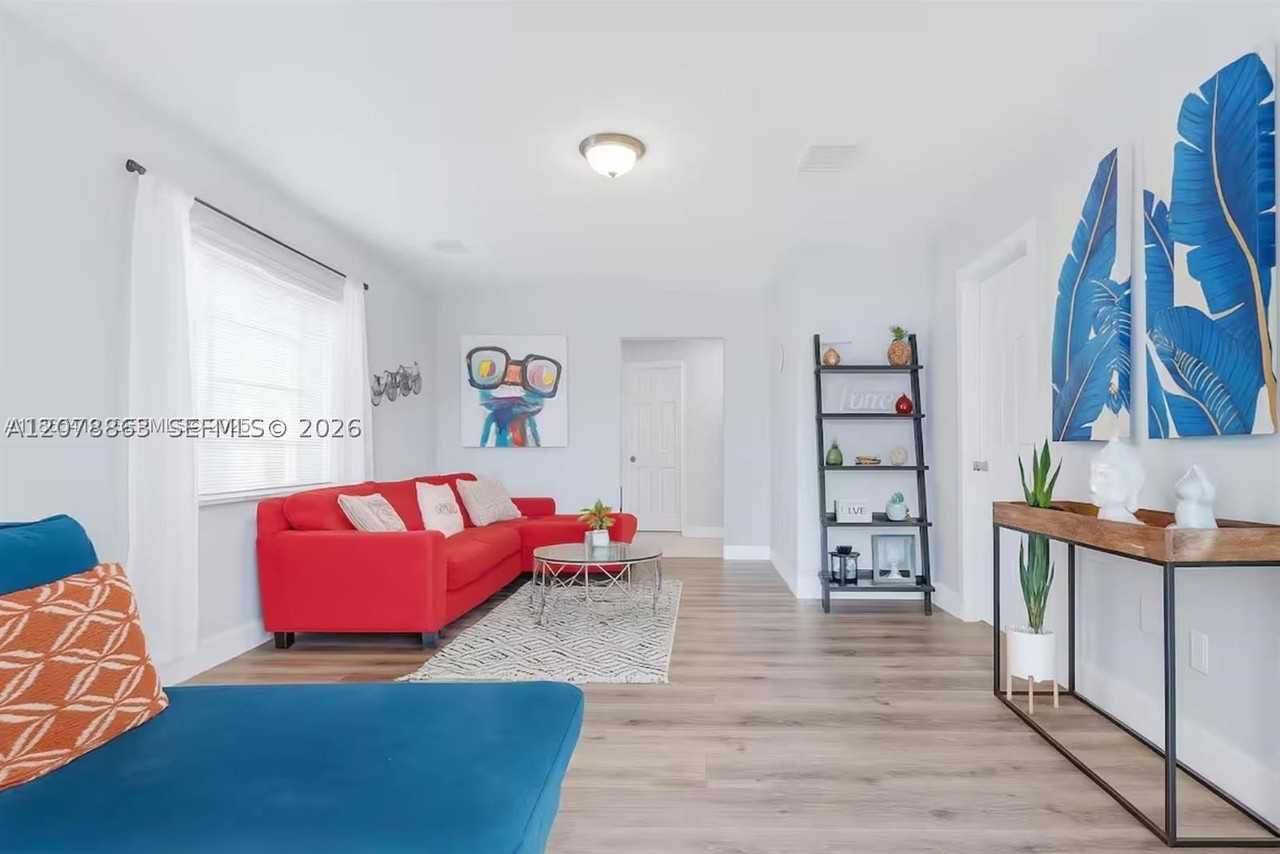 1321 Ne 118th St #1 - Photo 2 of 10