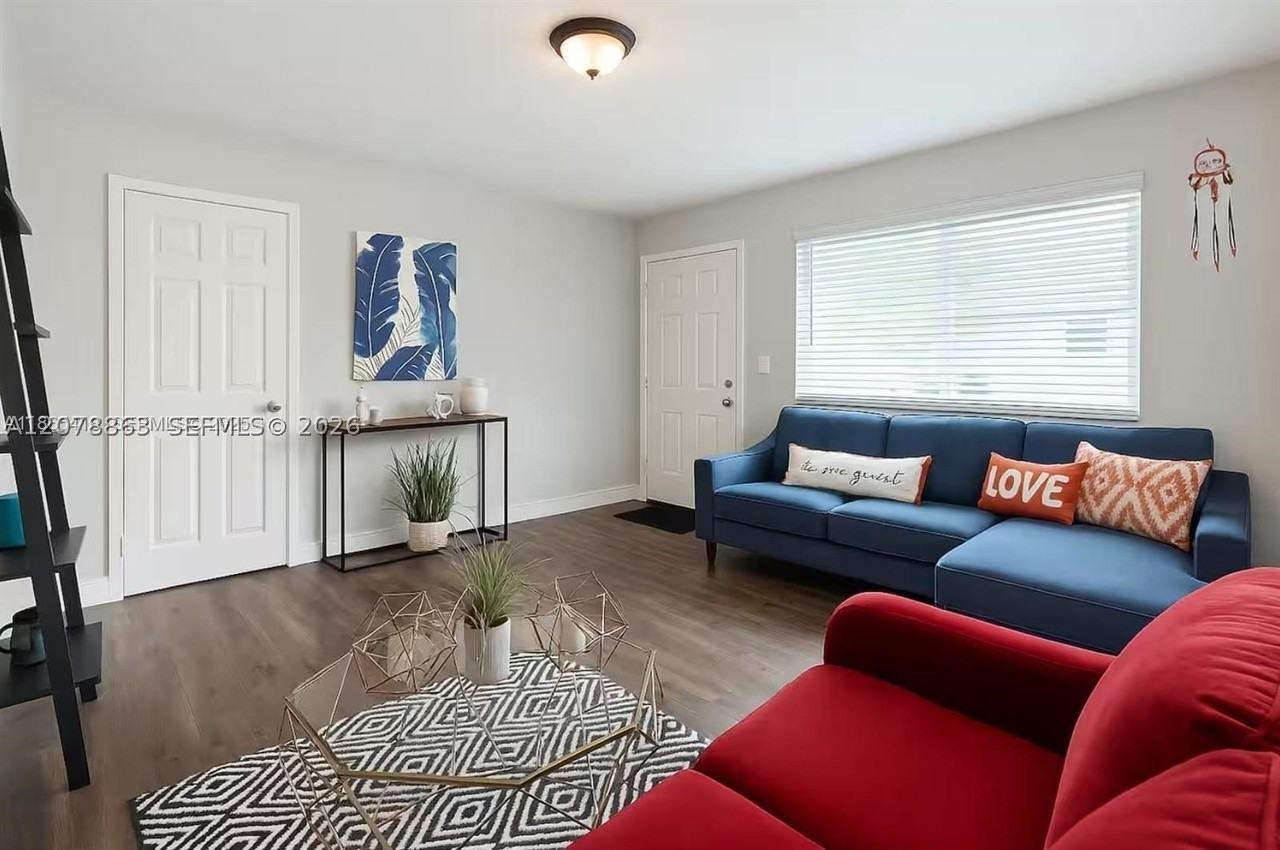 1321 Ne 118th St #1 - Photo 3 of 10