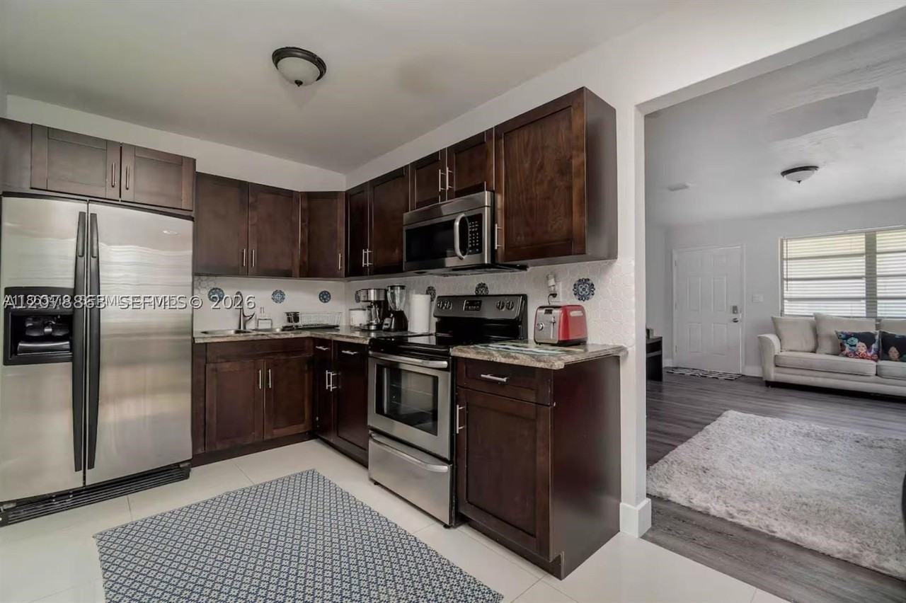 1321 Ne 118th St #1 - Photo 4 of 10