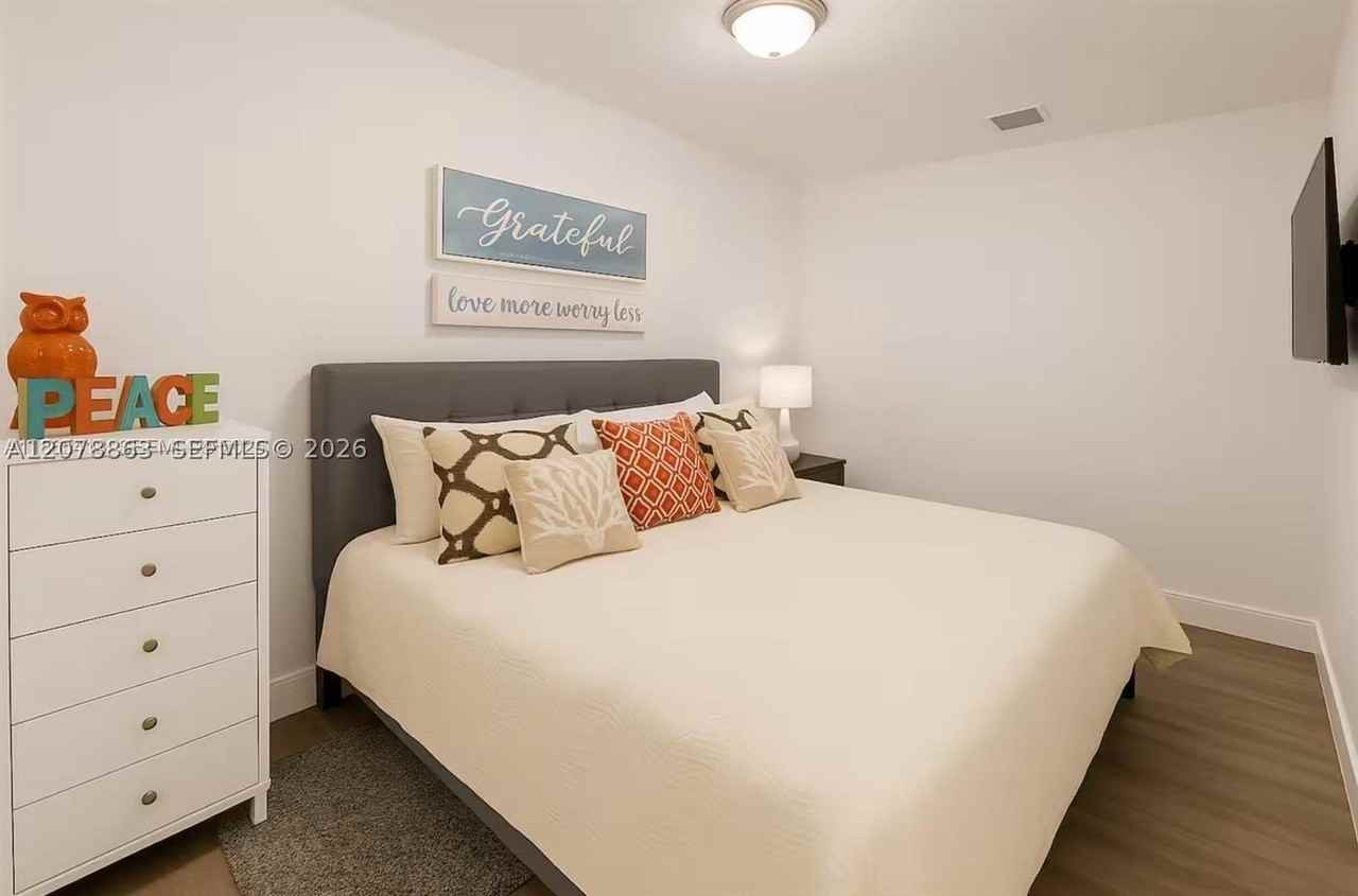 1321 Ne 118th St #1 - Photo 5 of 10