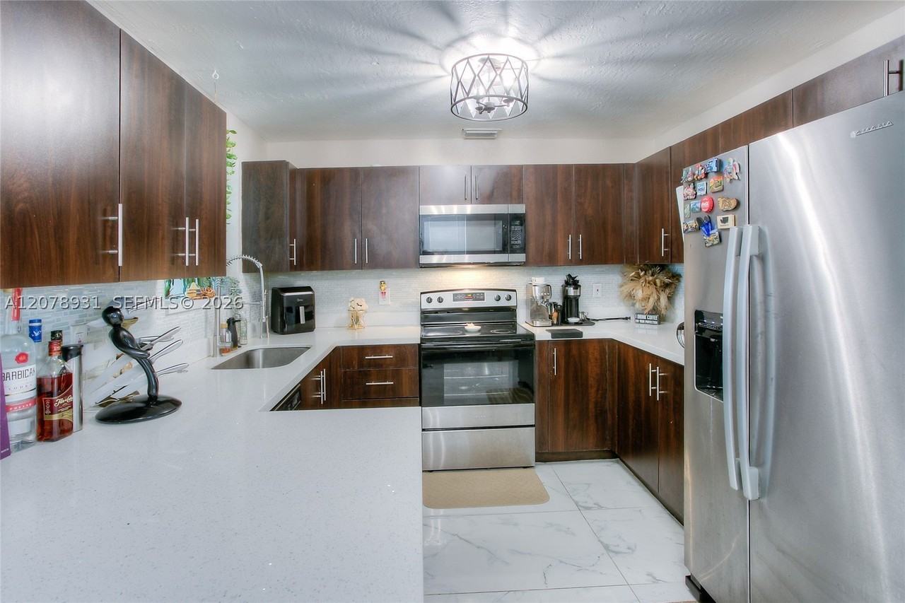 7331 Johnson St - Photo 3 of 11