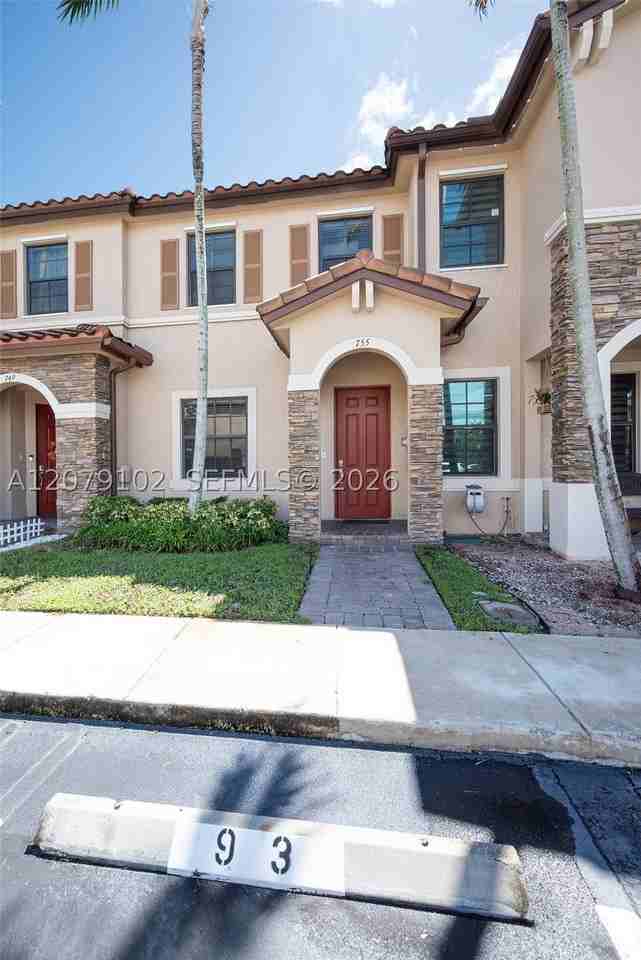 755 Se 32nd Ter #755 - Photo 2 of 32