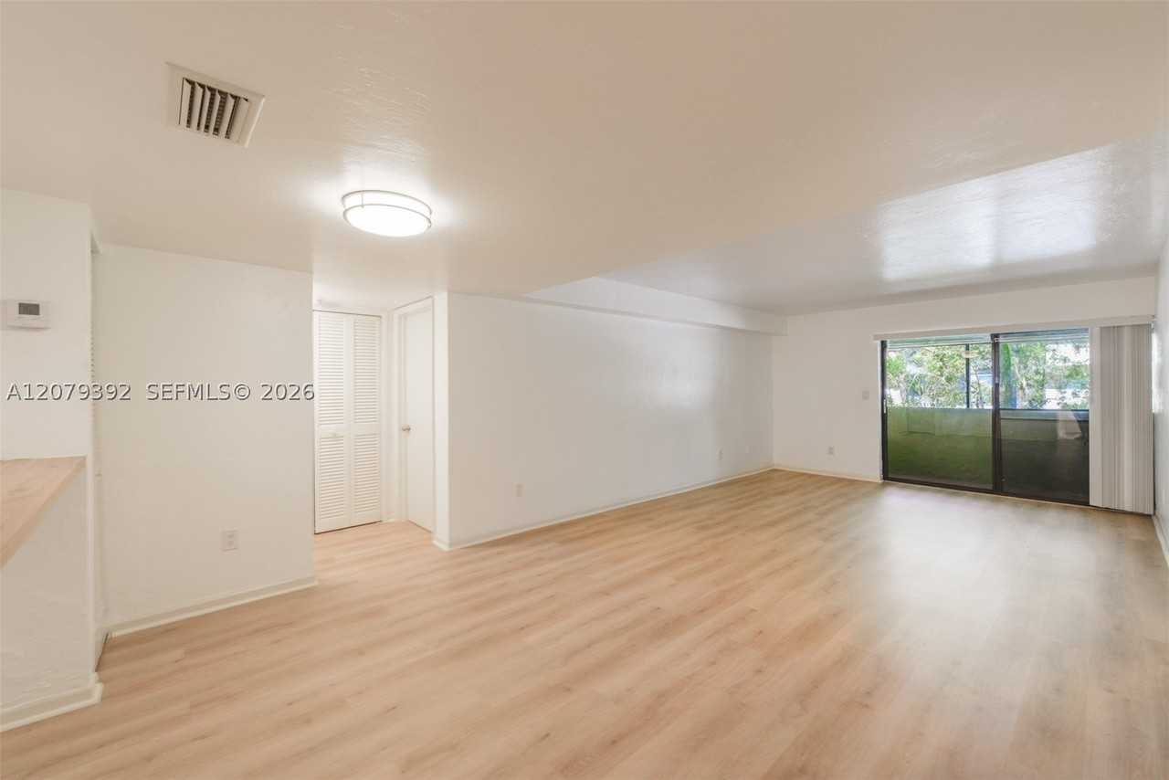 7420 Sw 59th Ave #D - Photo 2 of 25