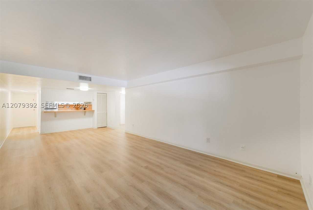 7420 Sw 59th Ave #D - Photo 6 of 25