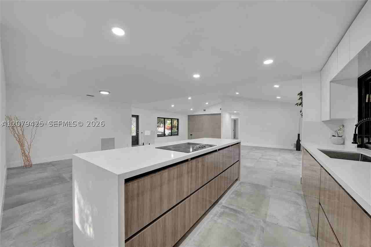 3352 Lakeview Blvd - Photo 5 of 32