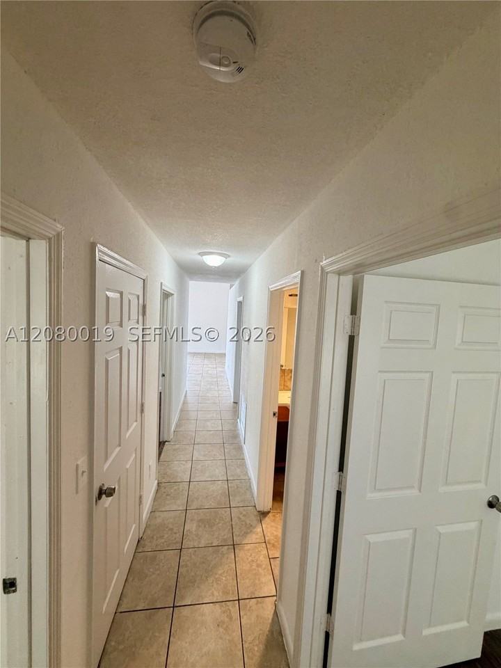 408 Nw 12th St #0 - Photo 3 of 19