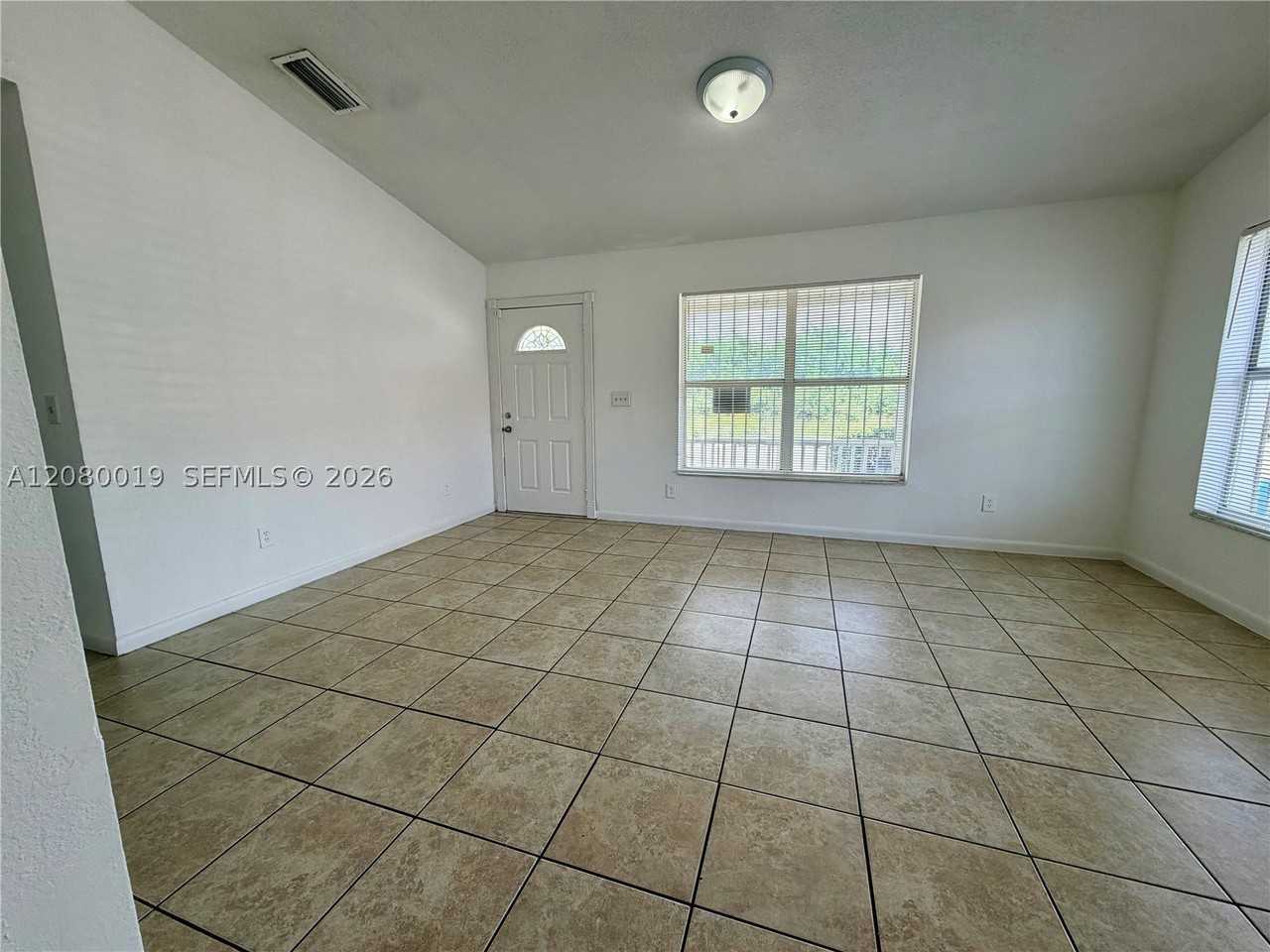 408 Nw 12th St #0 - Photo 4 of 19