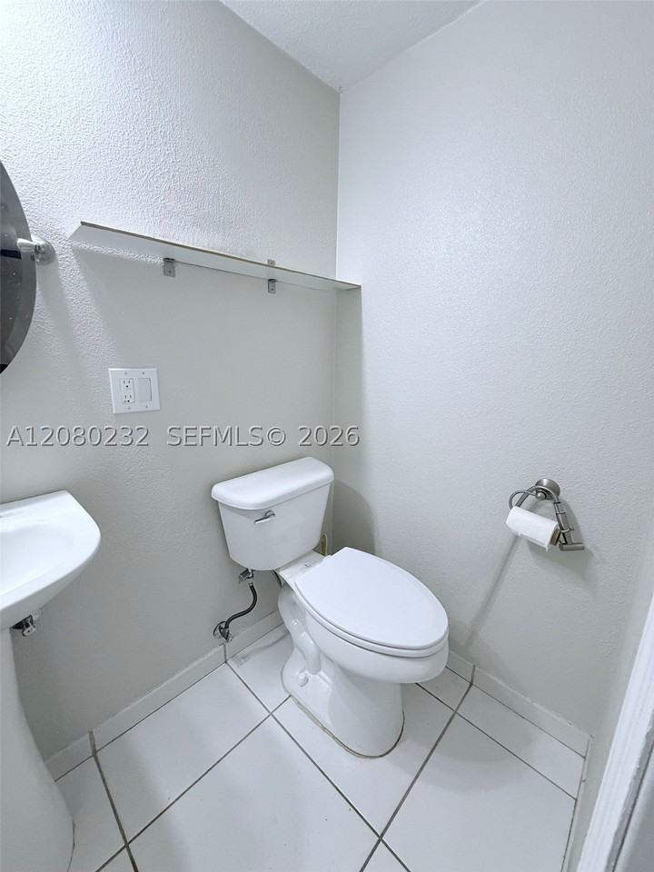 255 W 64th St - Photo 5 of 9