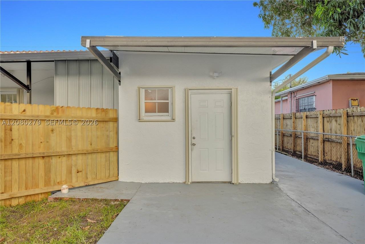536 Nw 25th Ave #C - Photo 2 of 22