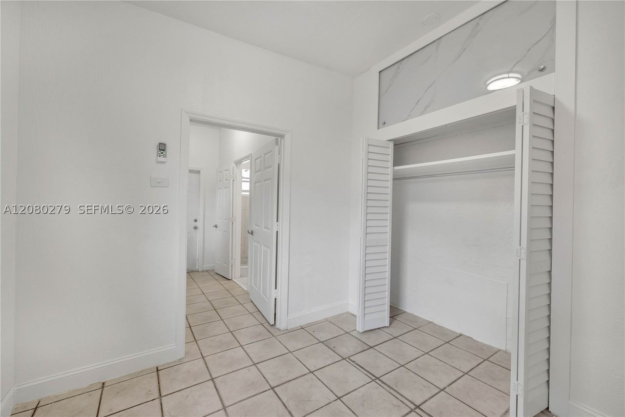 536 Nw 25th Ave #C - Photo 3 of 22