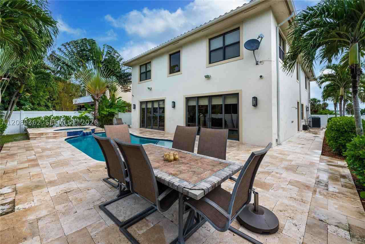 169 Se Wavecrest Way #0 - Photo 6 of 47