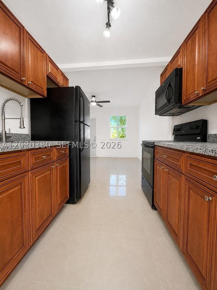 5264 Ne 20th Ave - Photo 4 of 9