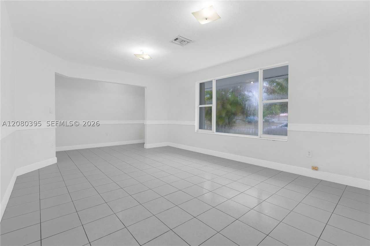 9441 Sw 27th Dr - Photo 3 of 33