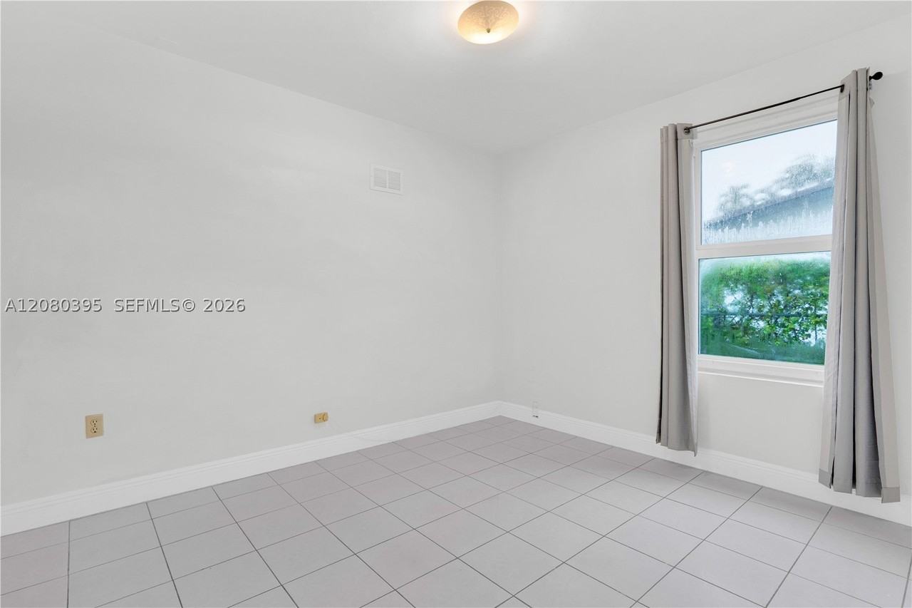 9441 Sw 27th Dr - Photo 7 of 33