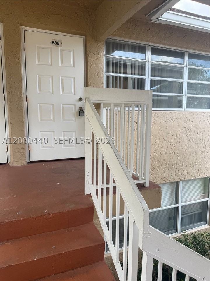 838 Twin Lakes Dr #19E - Photo 2 of 18