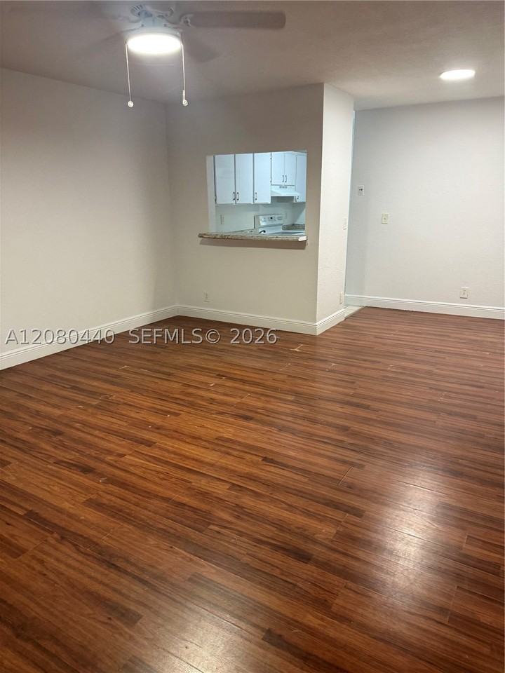 838 Twin Lakes Dr #19E - Photo 4 of 18