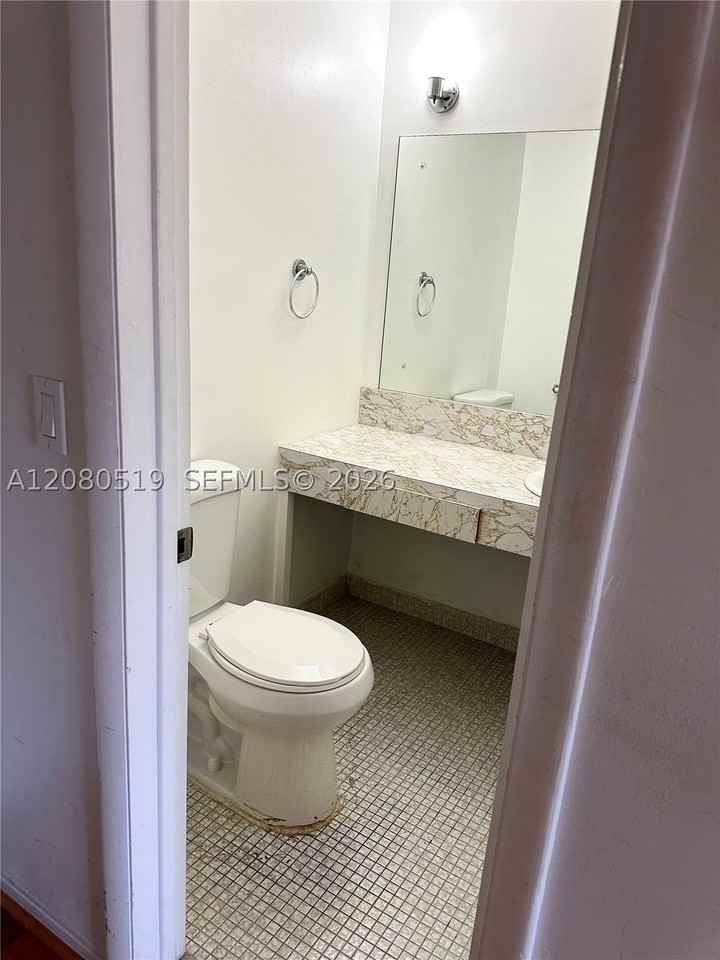 1400 Ne 169th St #305 - Photo 4 of 13