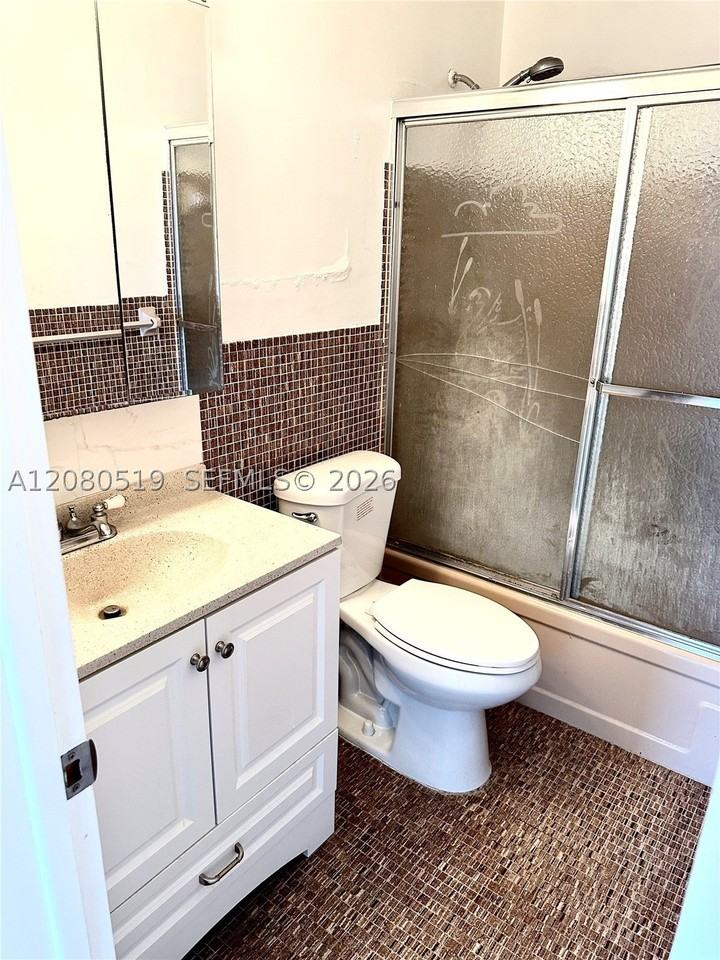 1400 Ne 169th St #305 - Photo 5 of 13