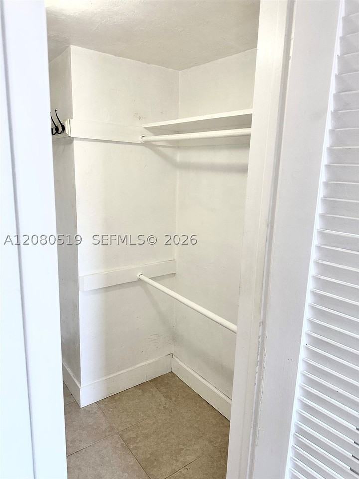 1400 Ne 169th St #305 - Photo 7 of 13