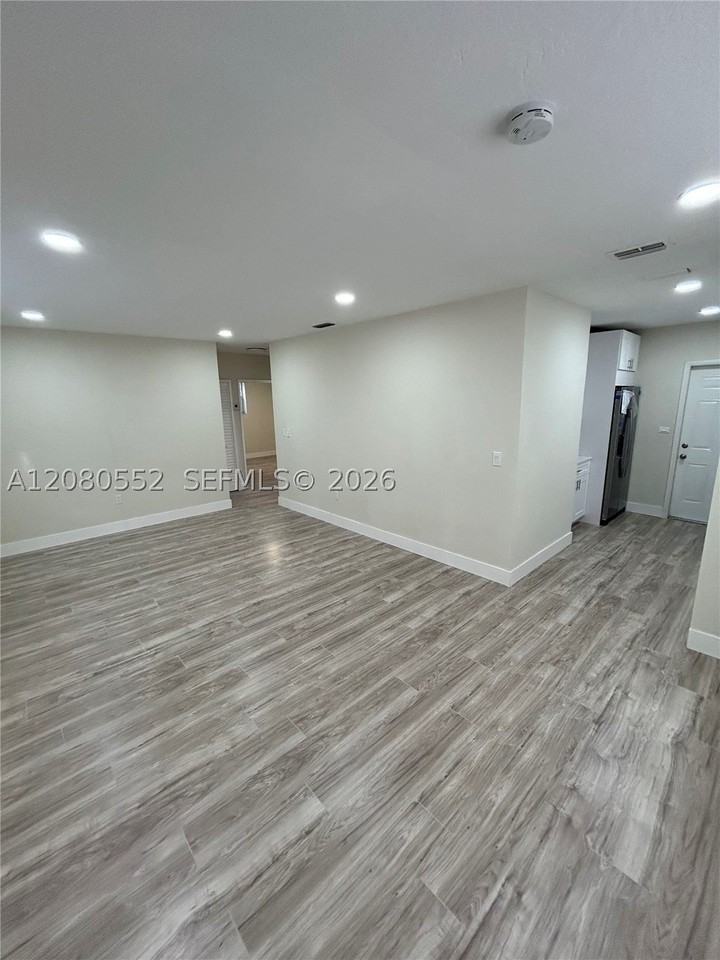 11545 Nw 17th Ave - Photo 5 of 13