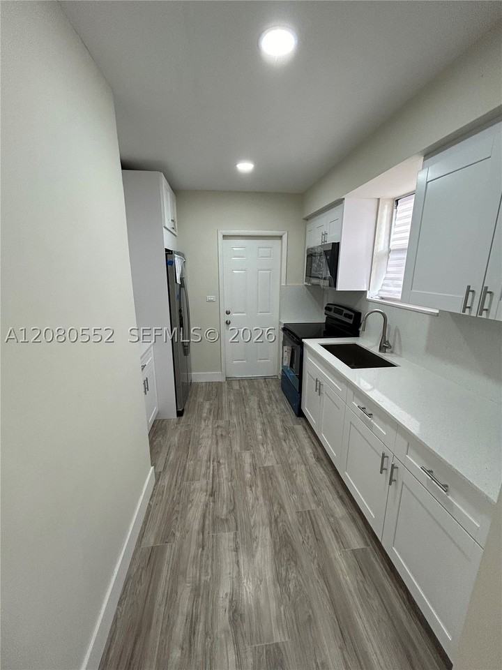 11545 Nw 17th Ave - Photo 7 of 13