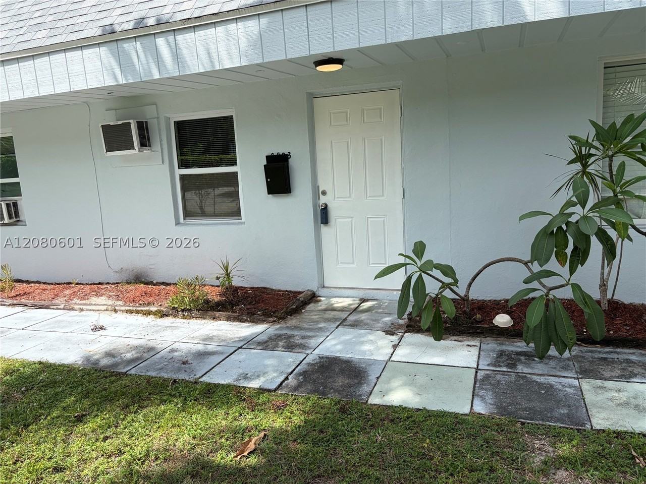 2803 Ne 6th Ln #2803 - Photo 2 of 9