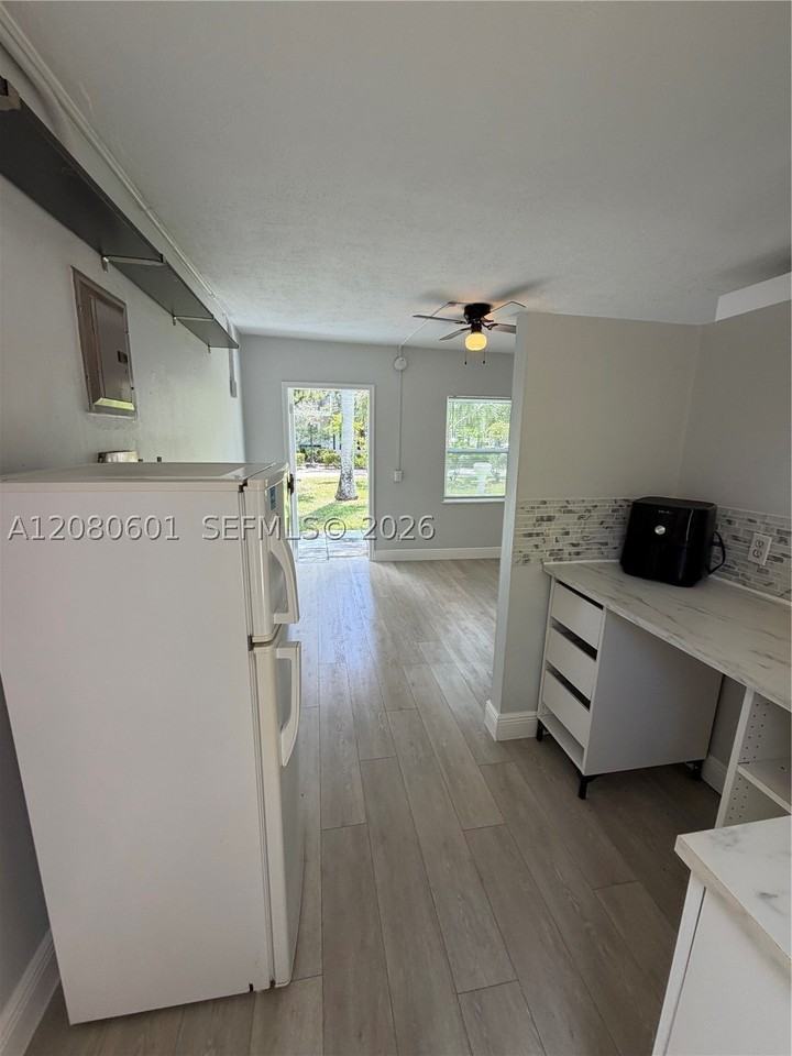 2803 Ne 6th Ln #2803 - Photo 4 of 9