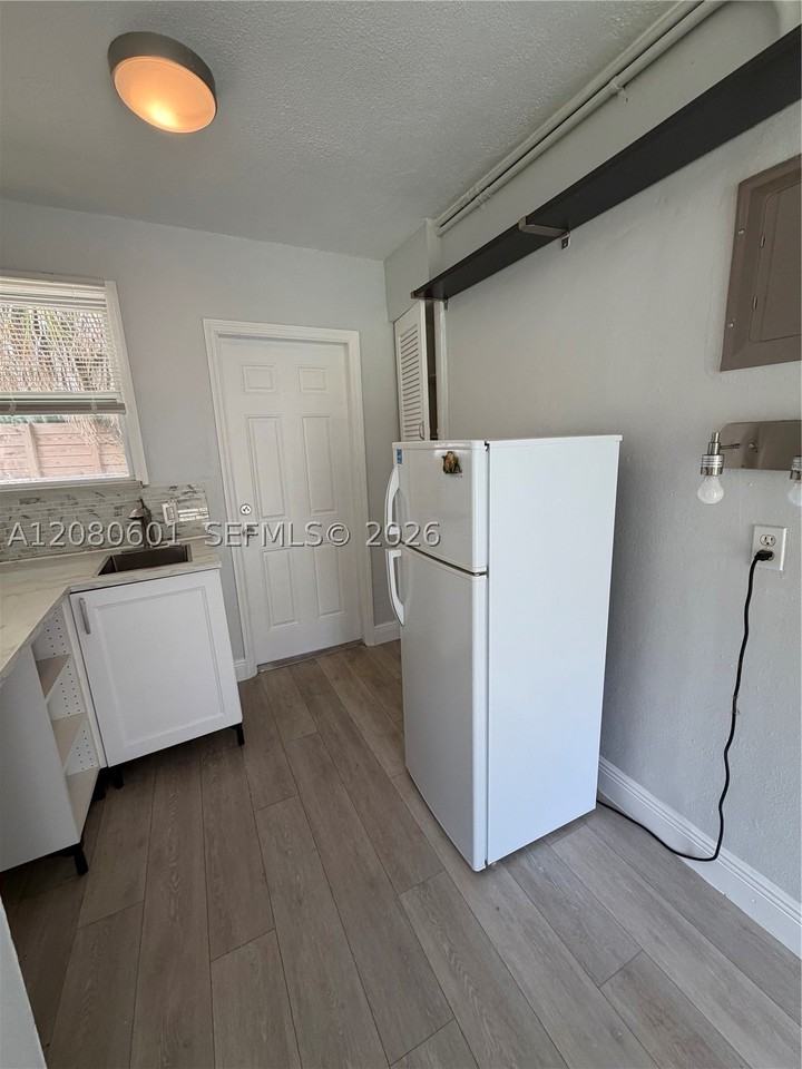 2803 Ne 6th Ln #2803 - Photo 6 of 9