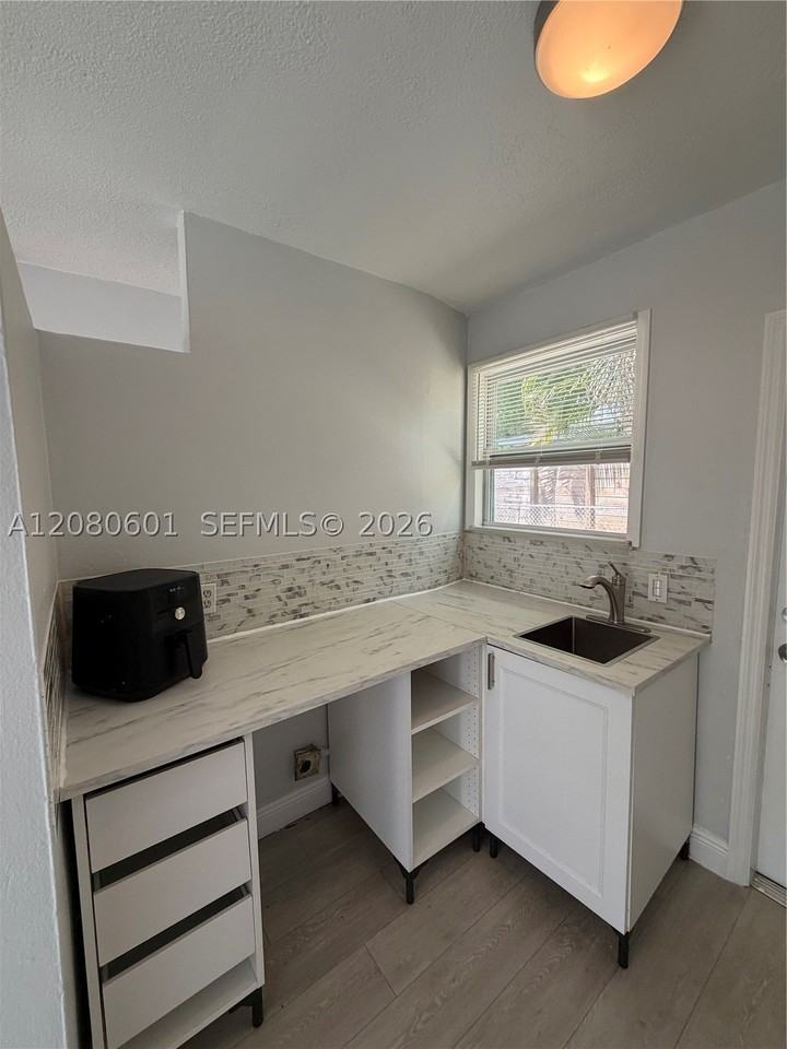 2803 Ne 6th Ln #2803 - Photo 7 of 9