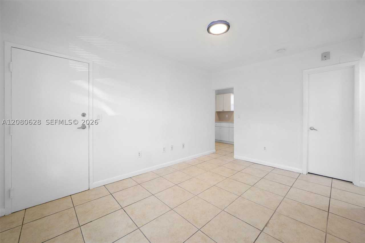 577 Ne 82nd St #15 - Photo 3 of 22