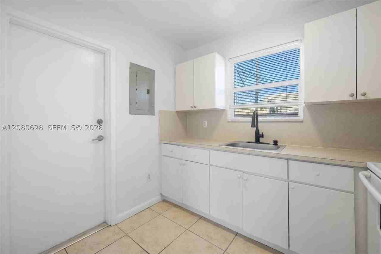 577 Ne 82nd St #15 - Photo 5 of 22