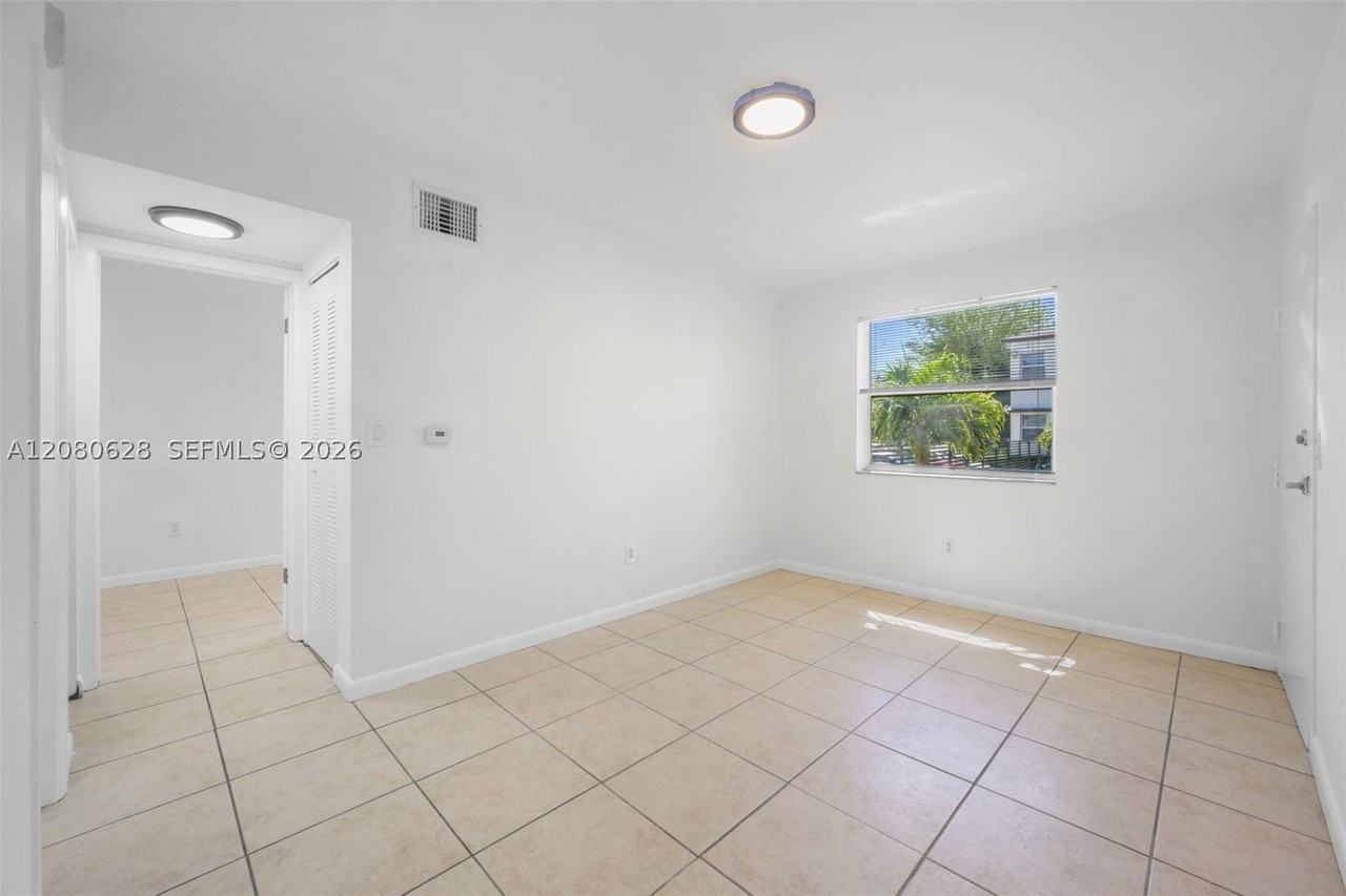 577 Ne 82nd St #15 - Photo 7 of 22