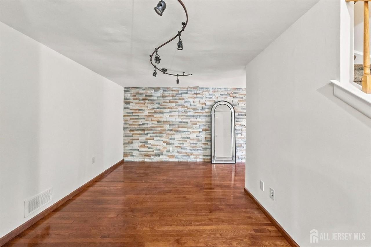 89 Tennyson Dr - Photo 6 of 20