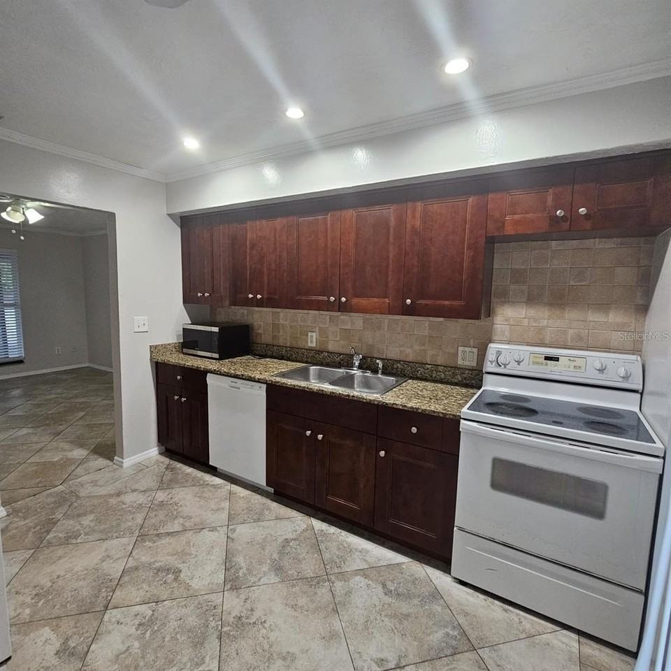 5103 34th St W - Photo 4 of 12