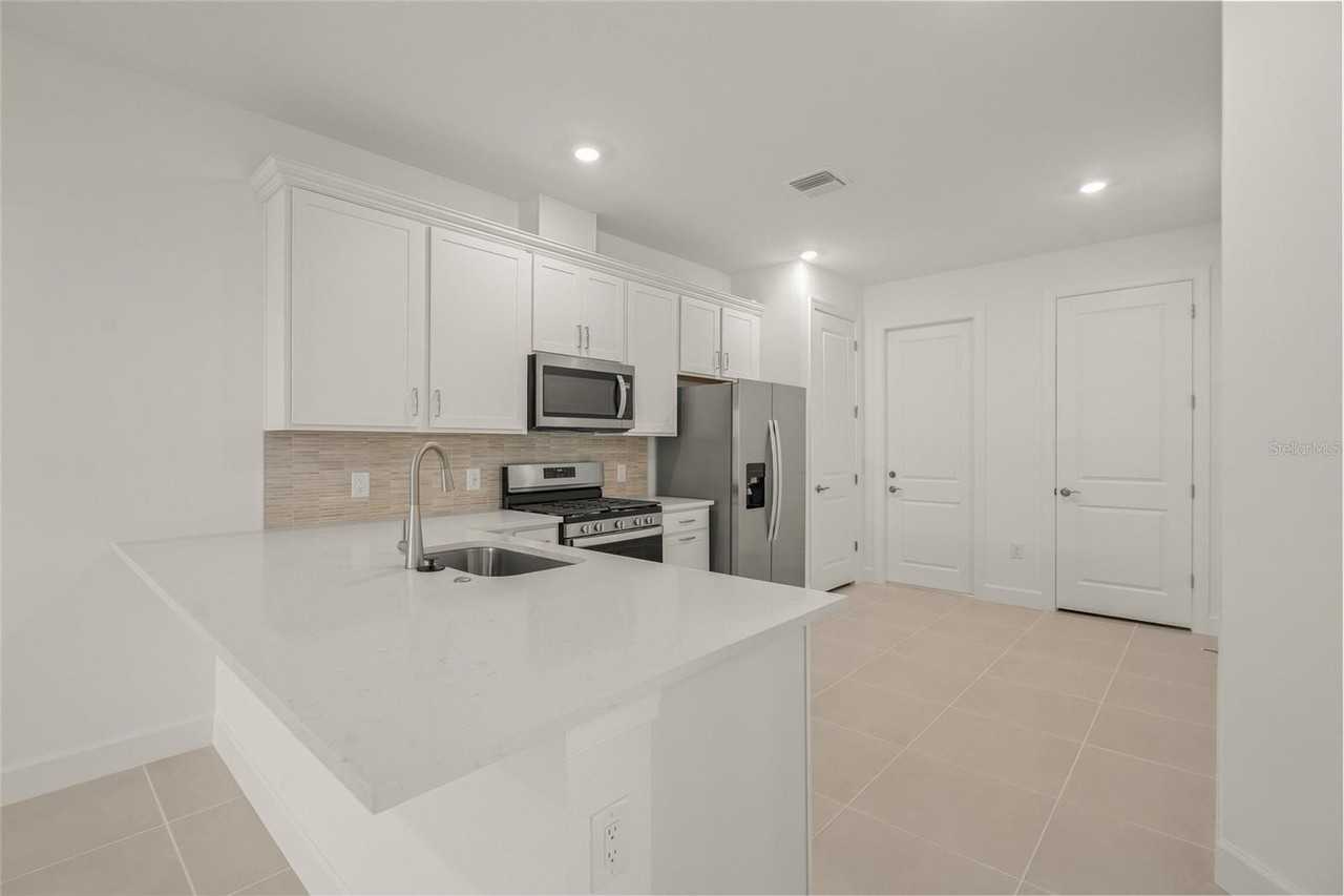 14860 Misty Pond Loop - Photo 4 of 40