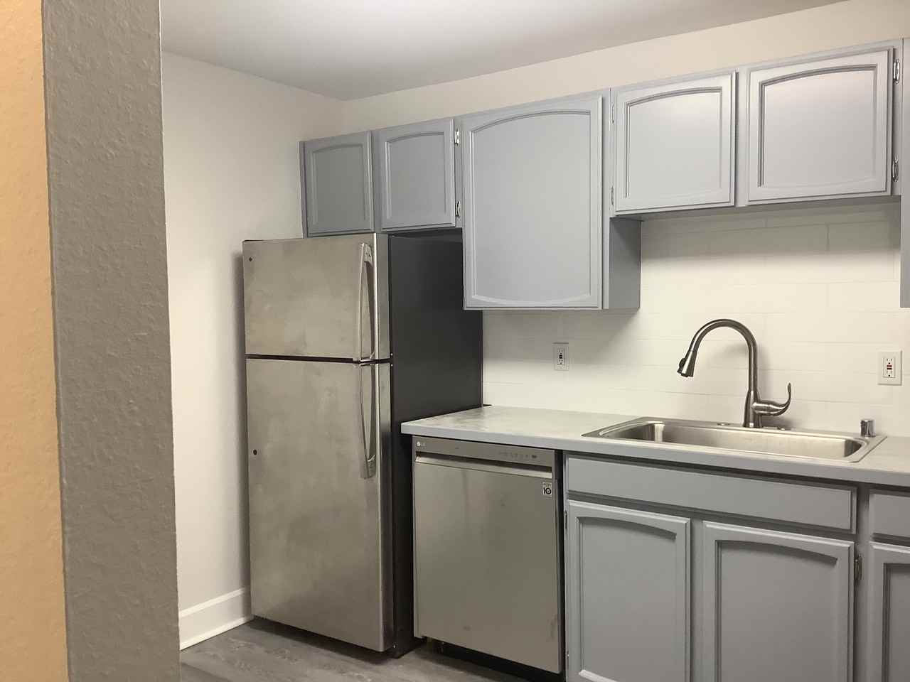 10315 Northeast 16th Street #J3 - Photo 4 of 18