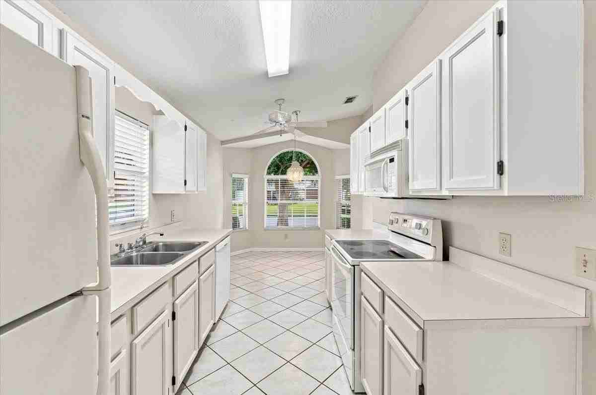 619 Cockatoo Loop - Photo 7 of 50