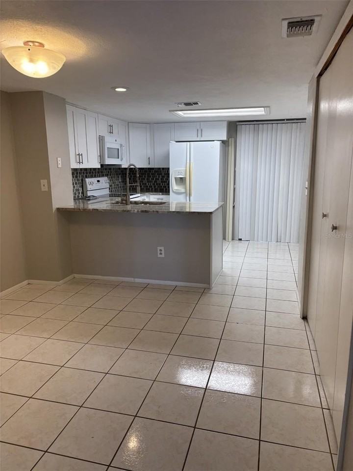 8525 J R Manor Dr - Photo 4 of 19